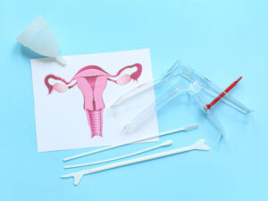 Drawing of uterus and Pap smear test tools to illustrate cervical screening