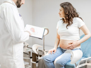 doctor with pregnant woman to illustrate finding out what is preeclampsia
