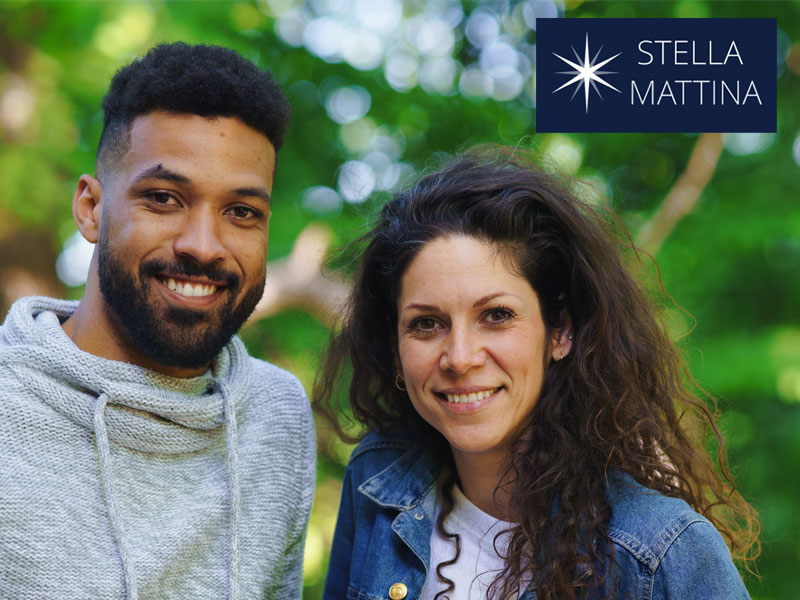 Happy couple in the late 20s to 30s to illustrate when to consider fertility testing at that age.